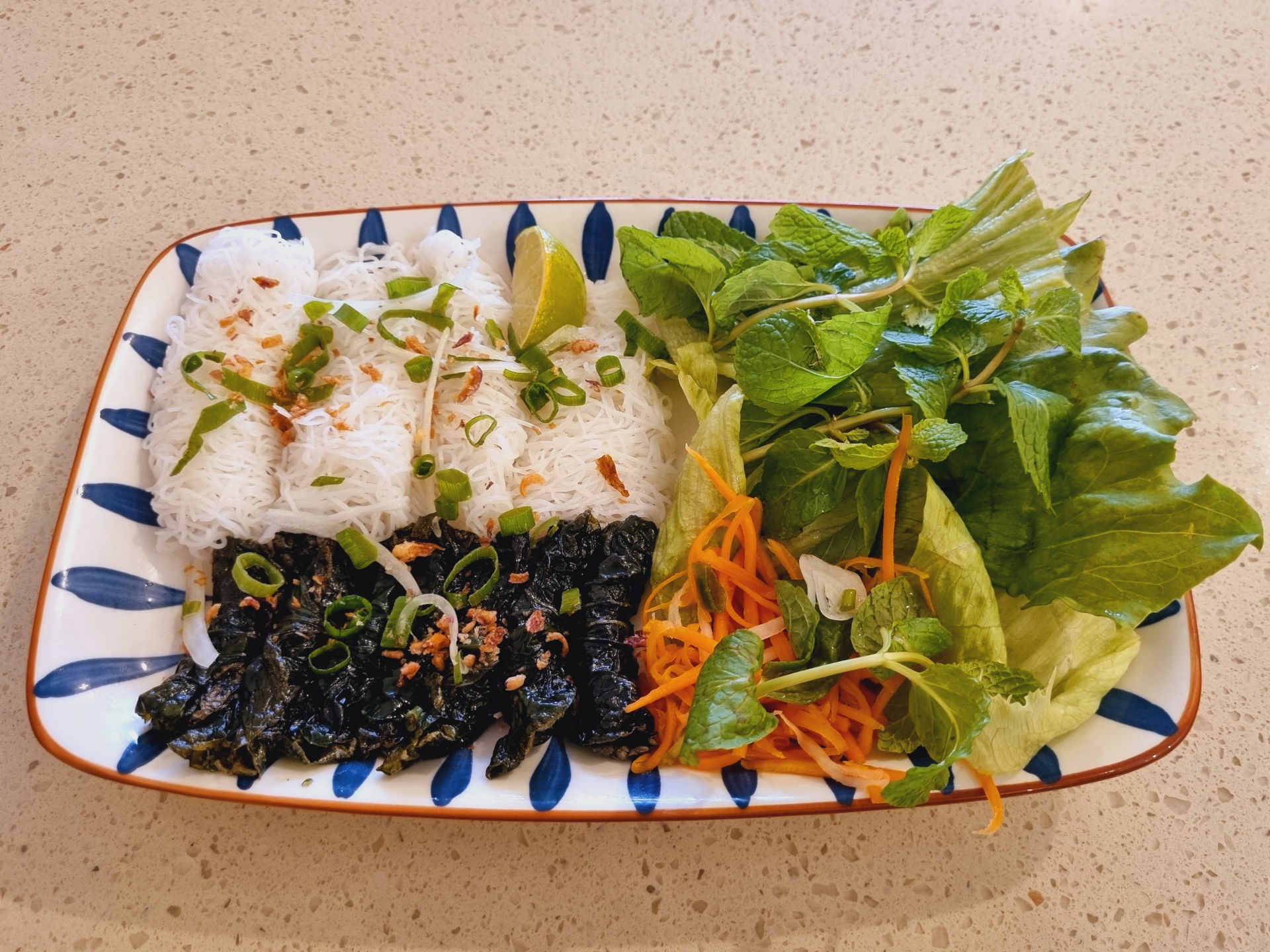 beef wrapped in betel leaf rice cakes